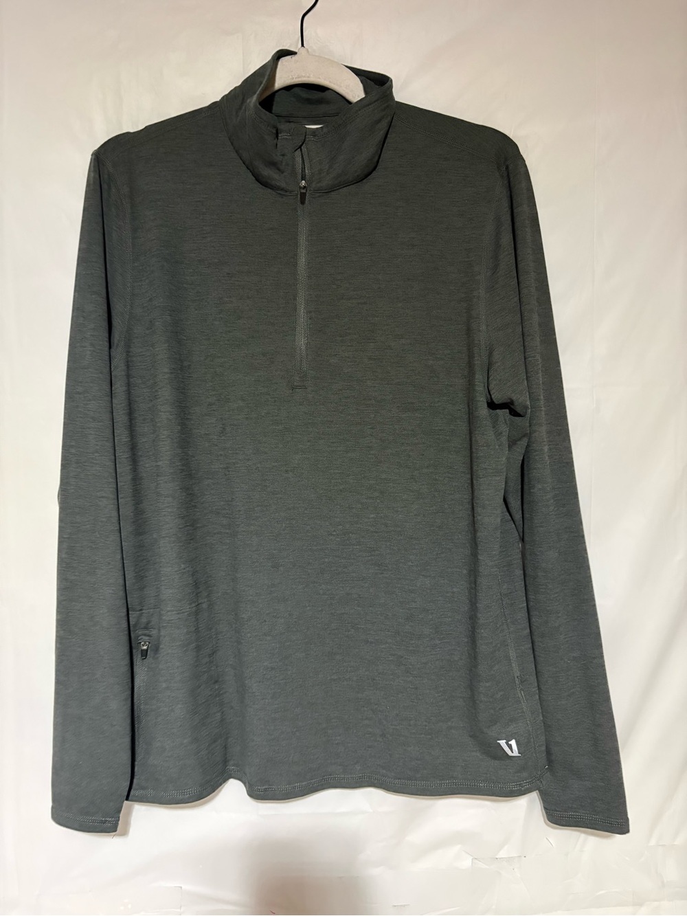 Vuori Men's Dark Charcoal /green Quarter-Zip Pullover
